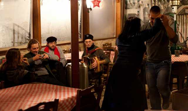 Bari, il gruppo di ballo Virus Emme: quando la mazurka � ''klandestina''